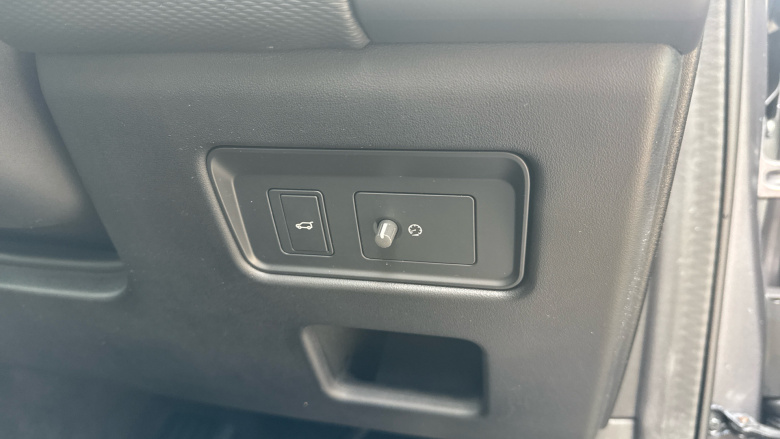 Land Rover Discovery 3.0 D300 Dynamic SE 5dr Auto Diesel Station Wagon